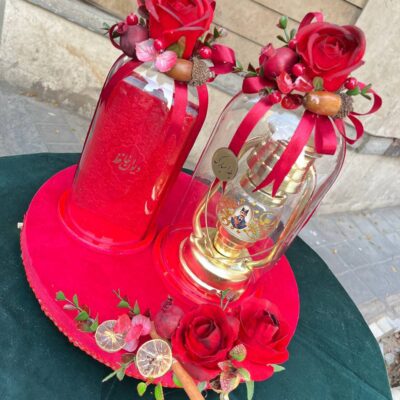 فالنامه و فانوس با گوی شیشه ای تزیین شده